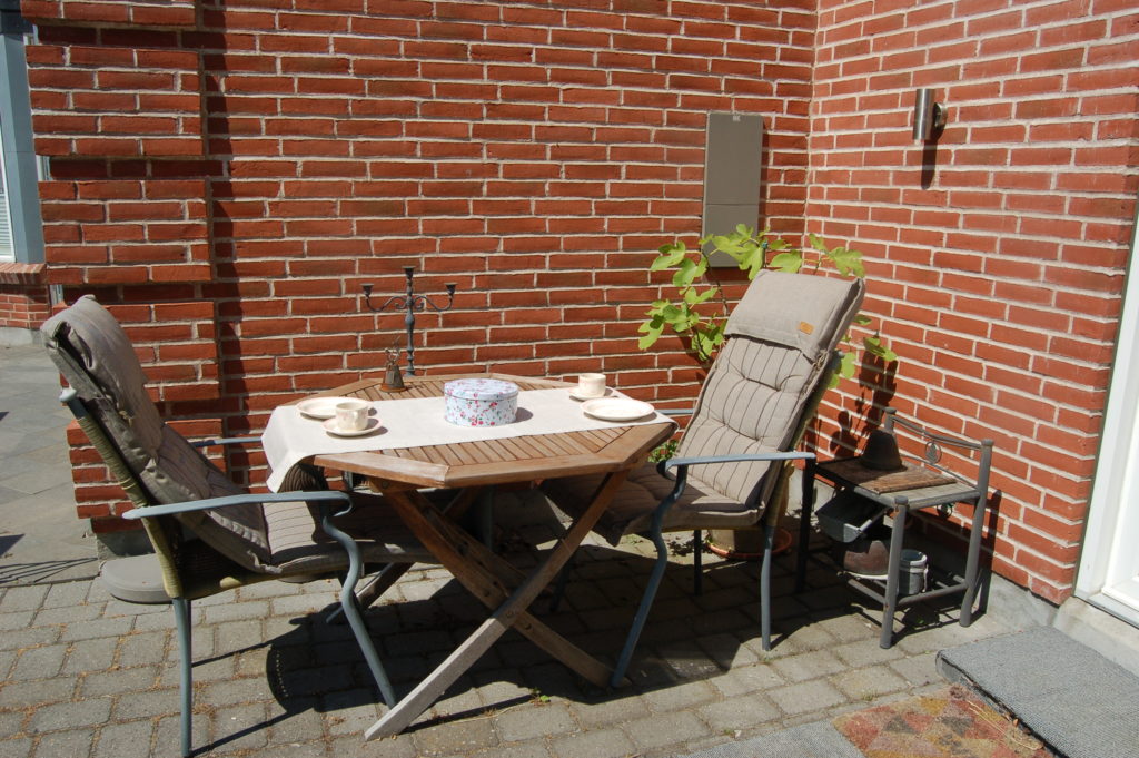Nyd eftermiddagskaffen eller din morgenmad på terrassen